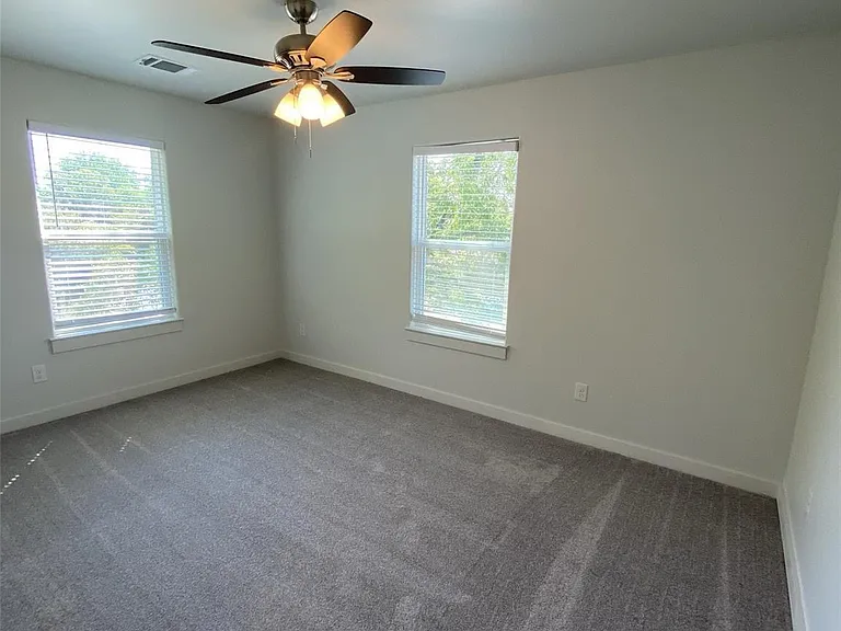 505 W Walker St #101 — Photo 8