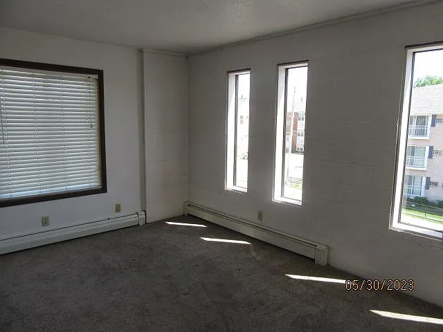510 E Burlington St #2 — Photo 8
