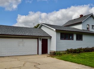 12021 3rd Ave, Hebron, IL 60034