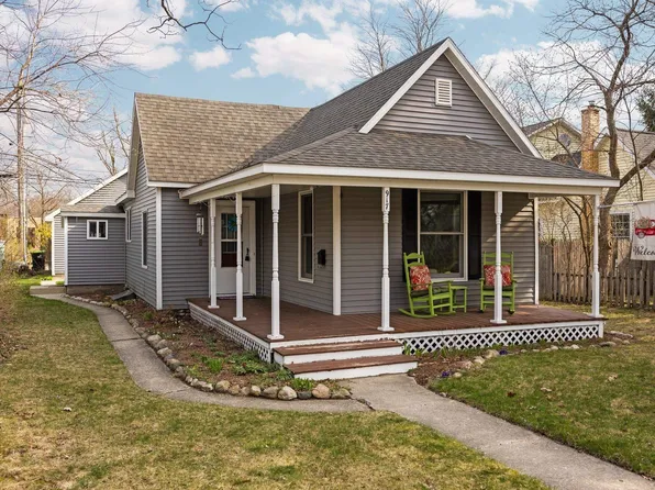 917 Lincoln St, Traverse City, MI 49686