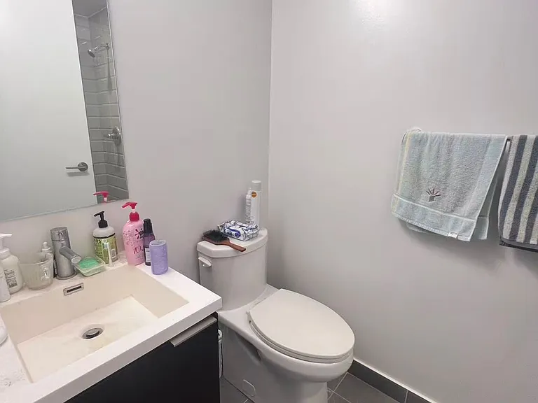 203 College St #502 — Photo 12