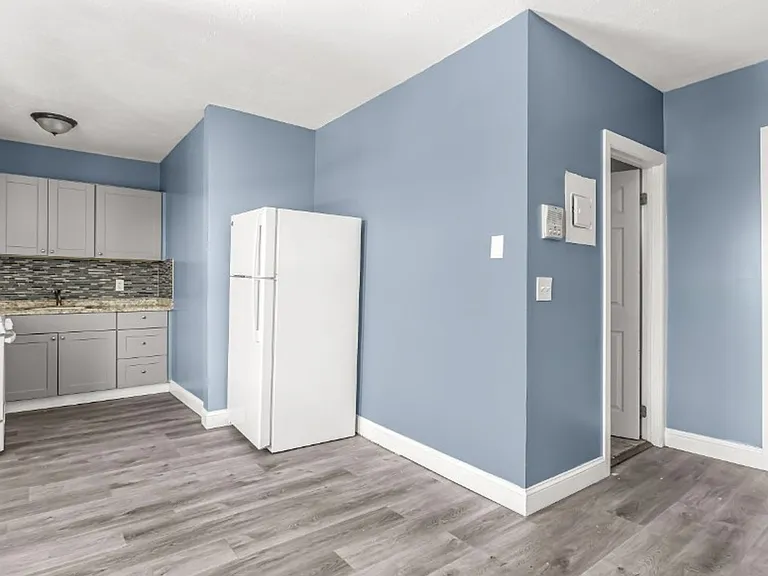 1322 Stratford Ave — Photo 12