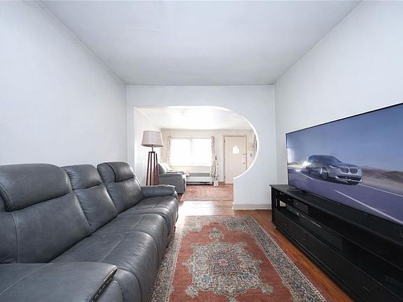 4th image of 1425 Remsen Ave