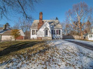 1119 Hedgewood Ln, Niskayuna, NY 12309