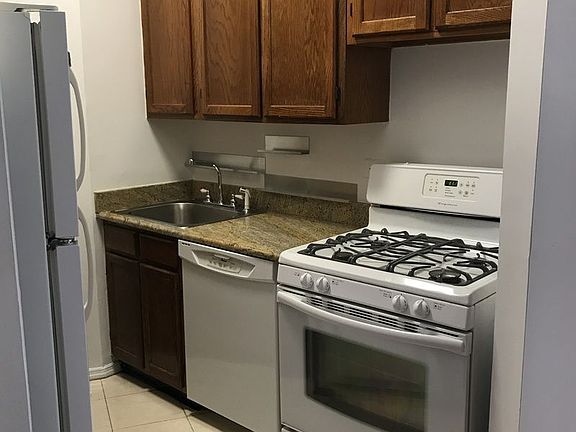 4th image of 215 W 84th St APT 207