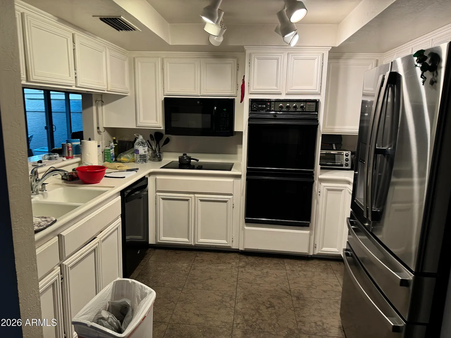 3 bed, 2.0 bath, 1900 sqft, $3,995 — Photo 3