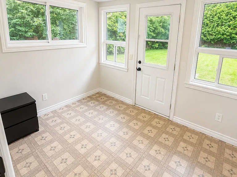 120 Bell Dr — Photo 8