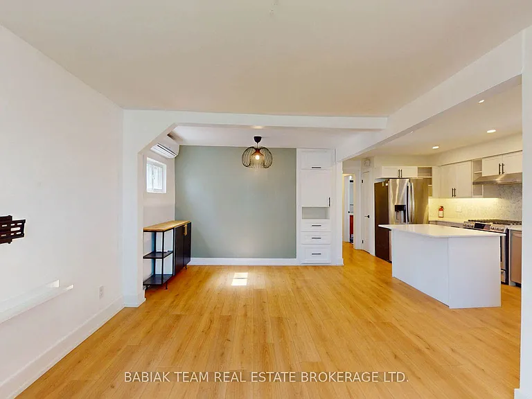 40 Alexander St — Photo 3