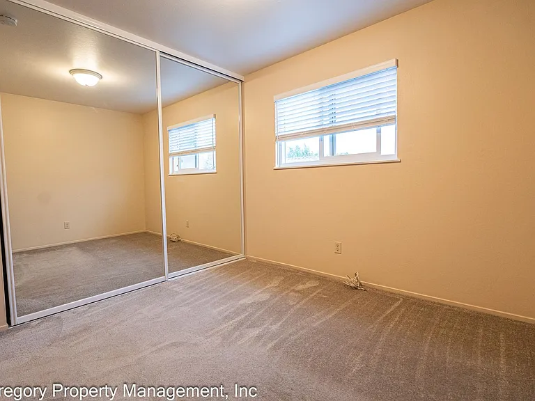 1238 Regent — Photo 12