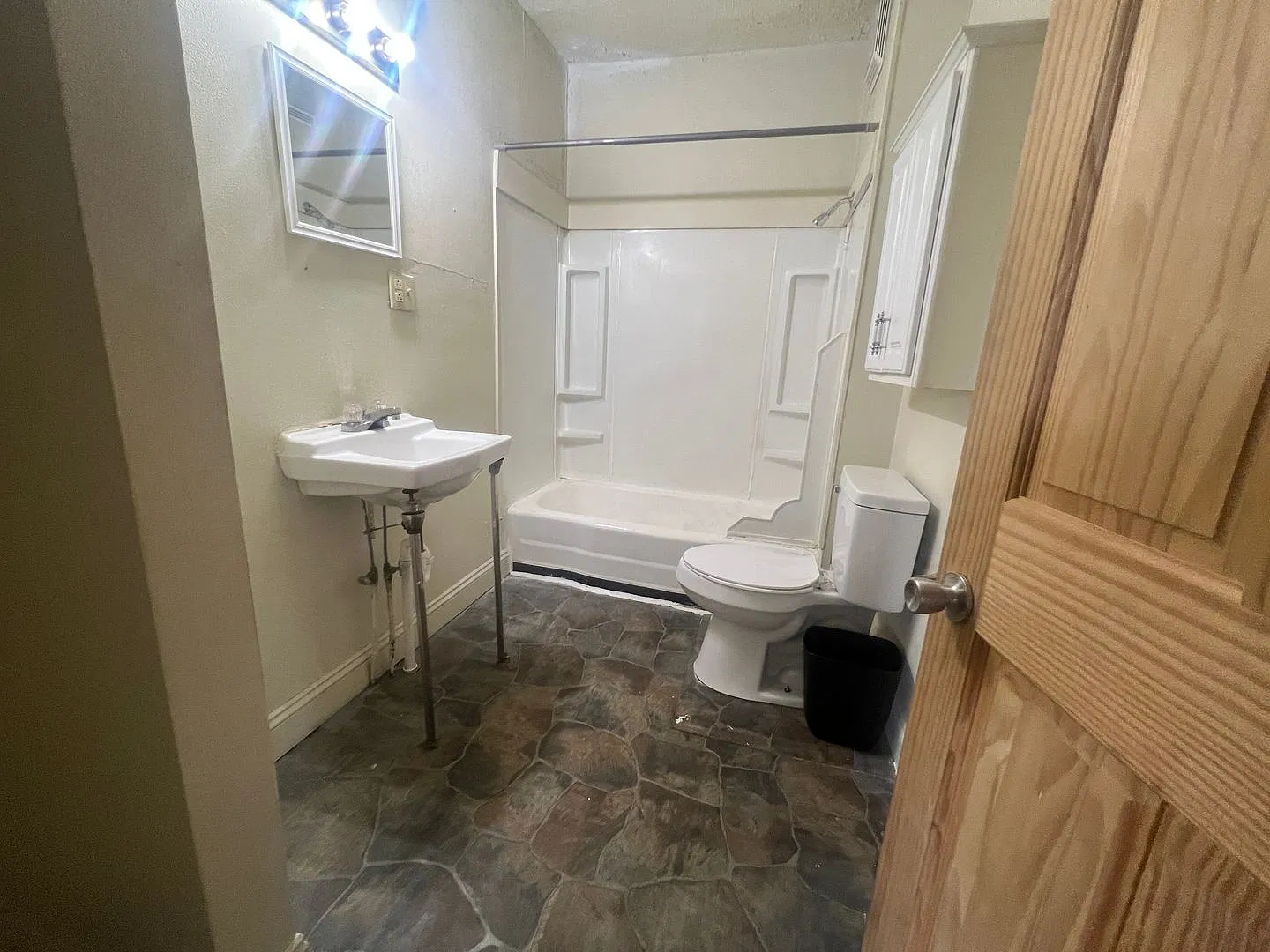 390 Forest Avenue — Photo 3