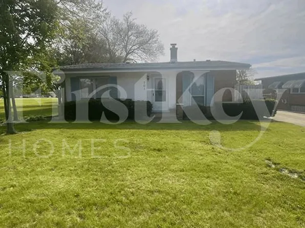 701 Chase Ln, Lombard, IL 60148