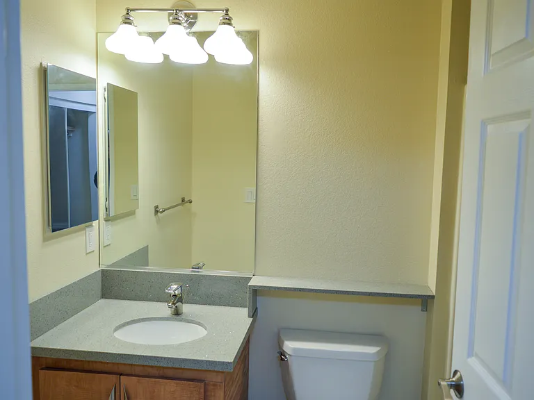 1726 Winona Blvd #105 — Photo 27
