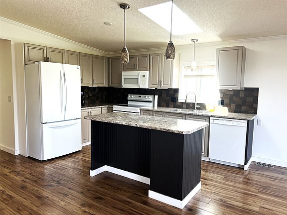 4th image of 2932 Buckley Rd Unit 101