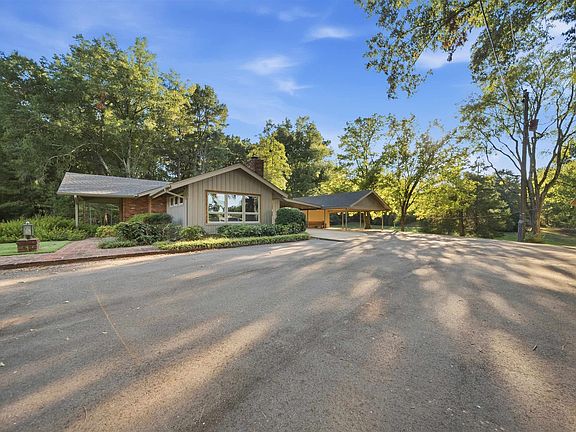 3rd image of 5095 Evergreen Rd