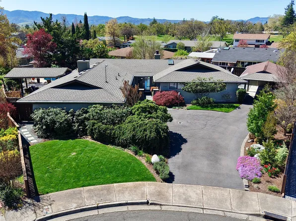 2424 Pembroke Cir, Medford, OR 97504