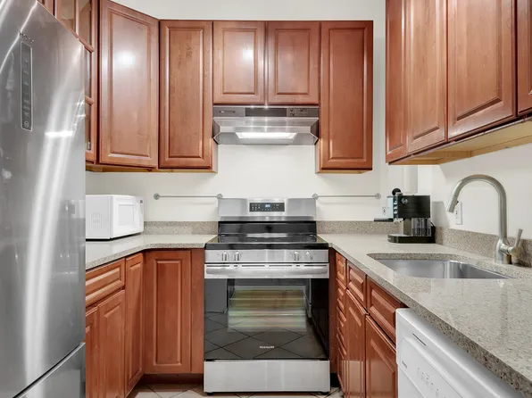 429 West 24th Street image 2 of 6