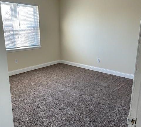 3rd image of 606 Oak Cv #6