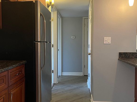 3rd image of 16W525 Mockingbird Ln APT 201