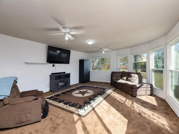 505 Bellevue Dr, Cleburne, TX 76033