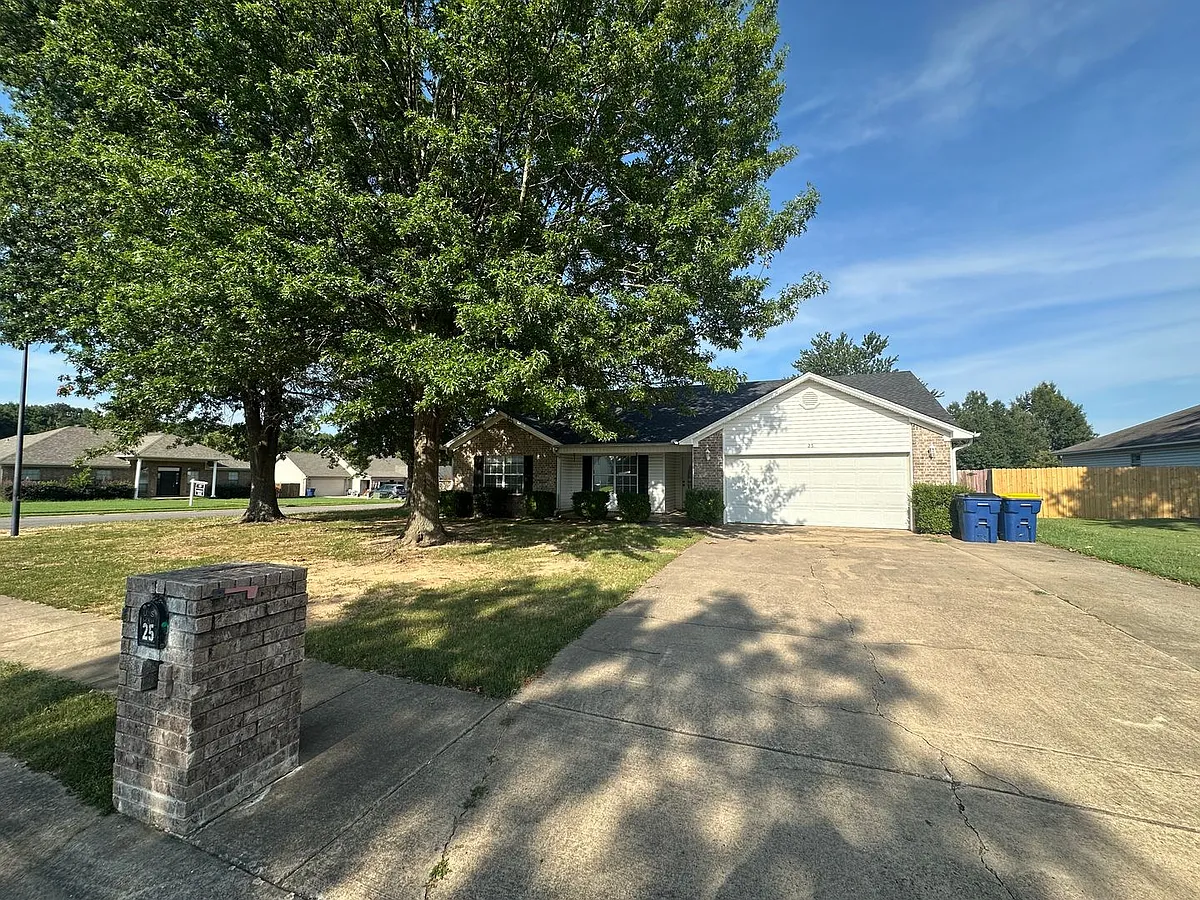 Building Photo - 25 Applewood Dr