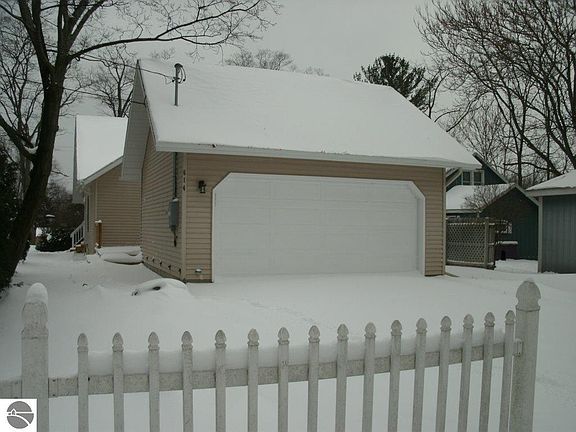 4th image of 614 Ames St