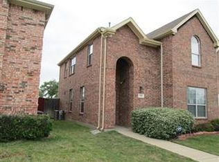 910 Jamie Dr, Grand Prairie, TX 75052