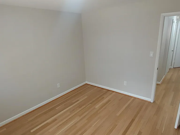 9820 Inglemere Dr — Photo 32