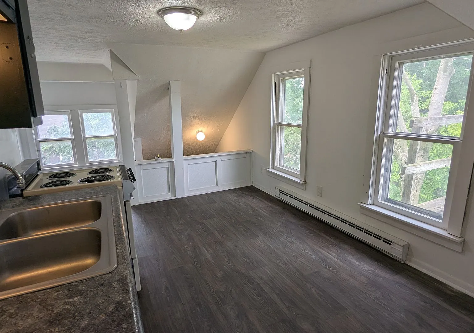 8th St Triplex — Photo 4