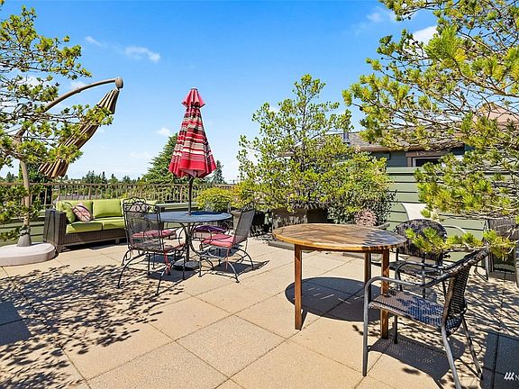 3rd image of 4123 California Ave SW APT 201