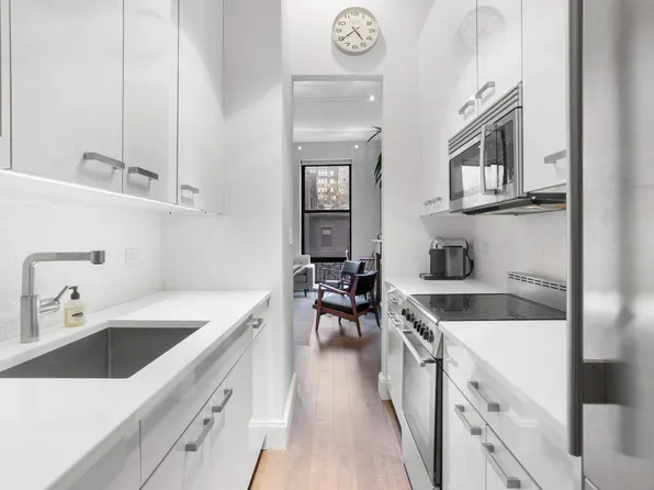 23 East 10th Street image 2 of 18