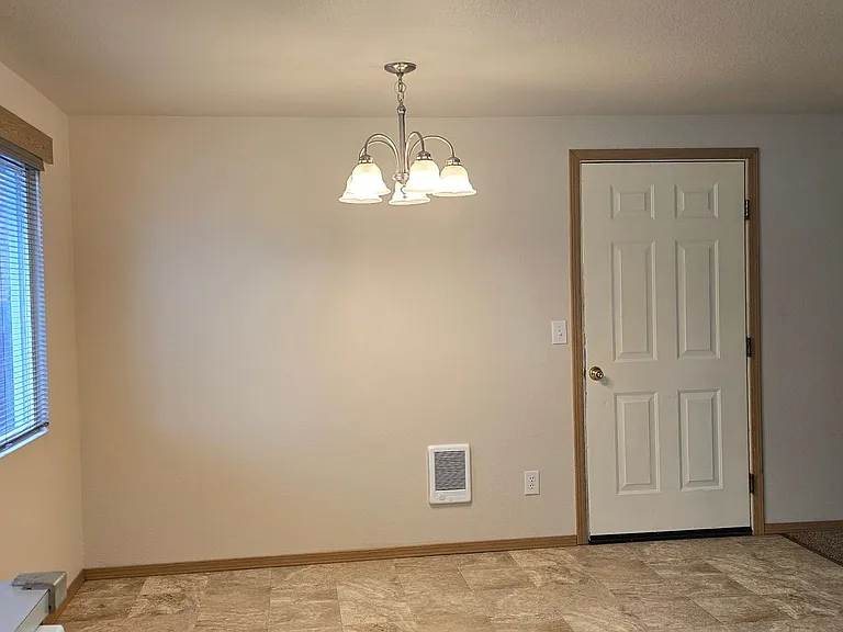 2261 E Crestview Dr — Photo 10