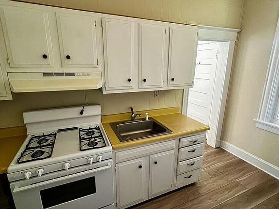 5th image of 2331 W Grace St APT 2