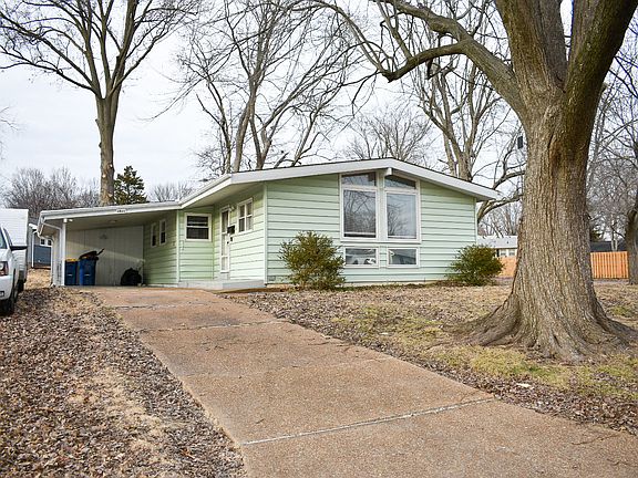 3rd image of 3831 Tipton Dr