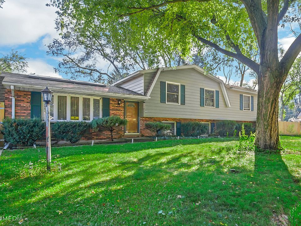 1st image of 10061 W Mawman Ave
