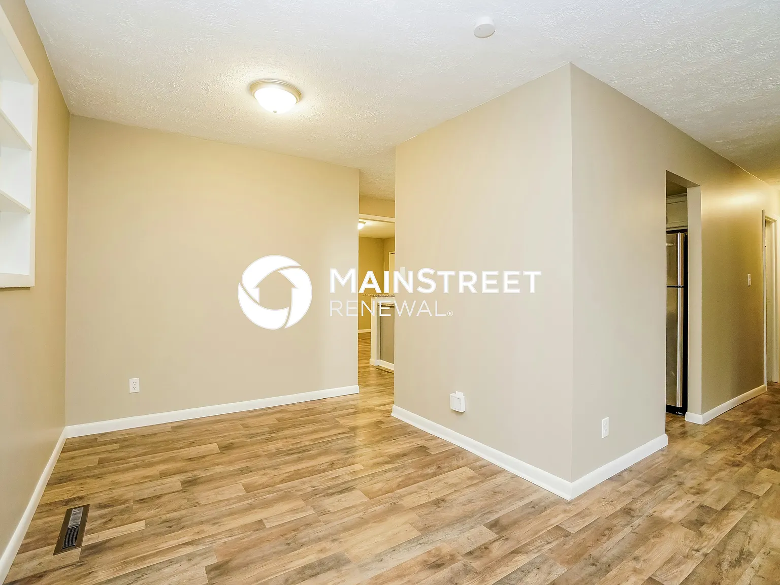 1570 Wilton Dr — Photo 4