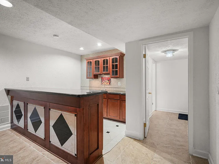 9809 Hall Rd — Photo 48