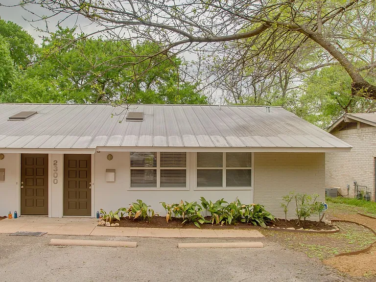 2300 Trailside Drive — Photo 7