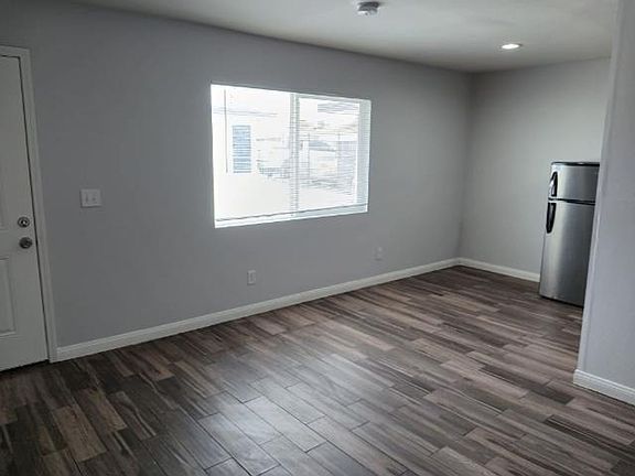 2nd image of 2409 Sunrise Ave #6