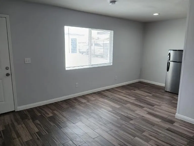 2409 Sunrise Ave #1-7 — Photo 2