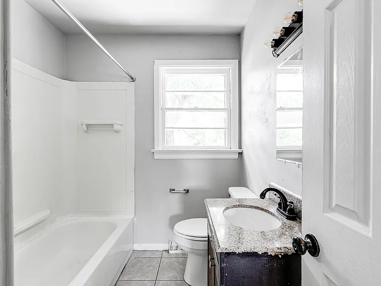 1314 Vinton St — Photo 14