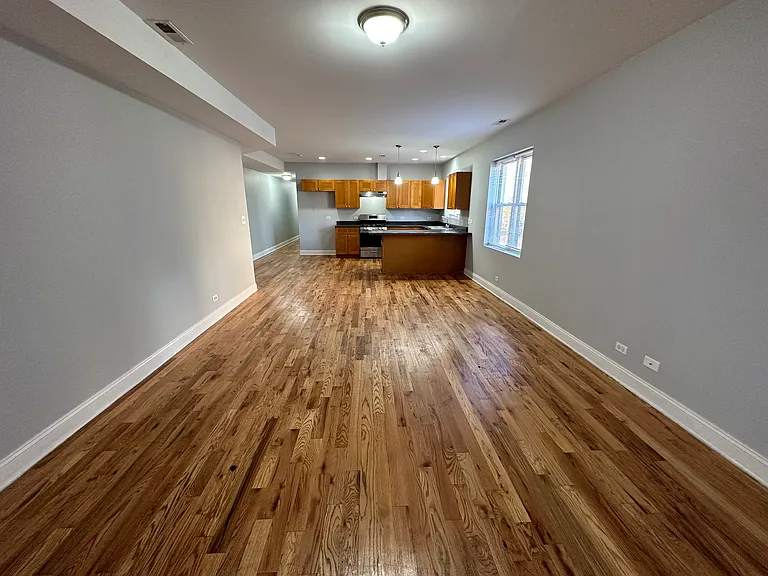 5728 S Prairie Ave — Photo 2