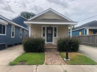 916 9th St, Gretna, LA 70053