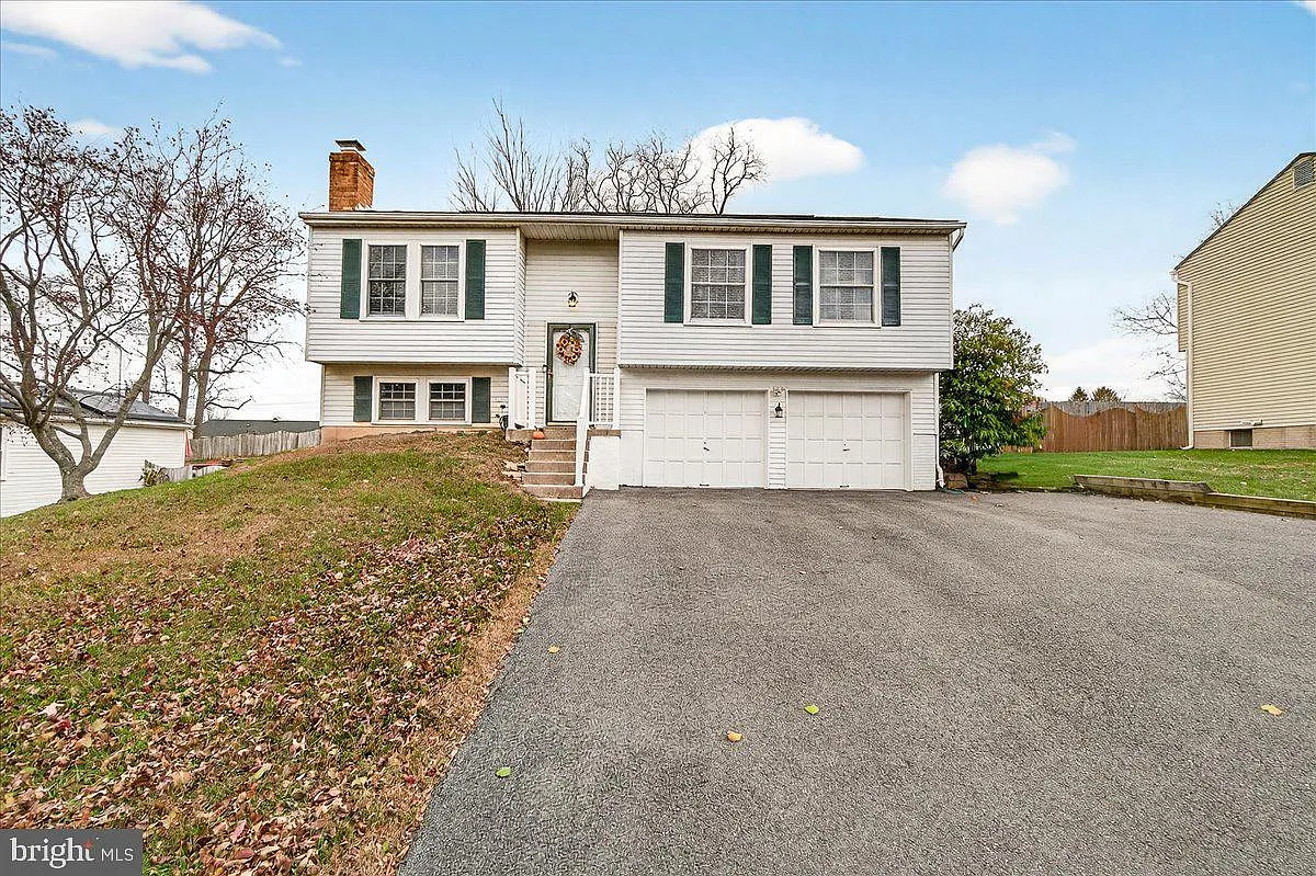 3 bed, 2.5 bath, 1432 sqft, $3,100 — Photo 1