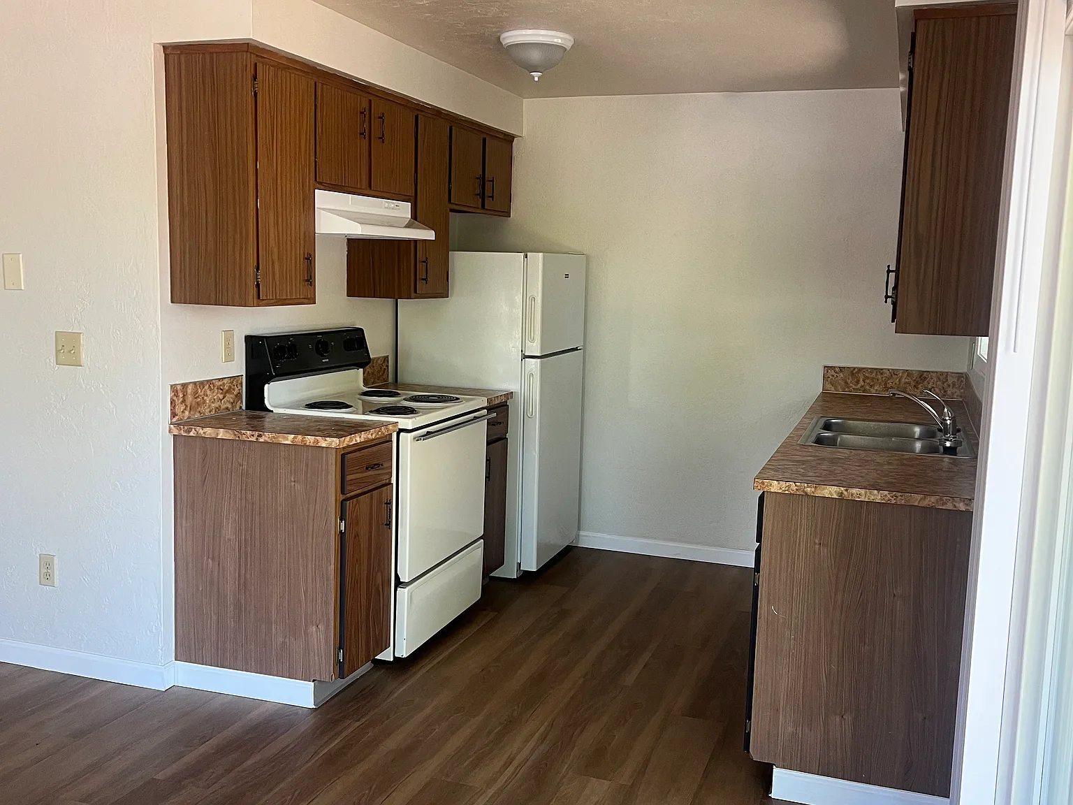 2 bed, 910 sqft, $1,400 — Photo 3