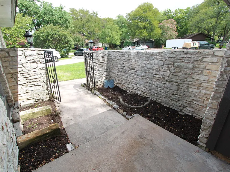 6606 Betty Cook Dr — Photo 24