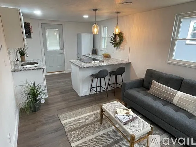 1121 E Main St — Photo 6