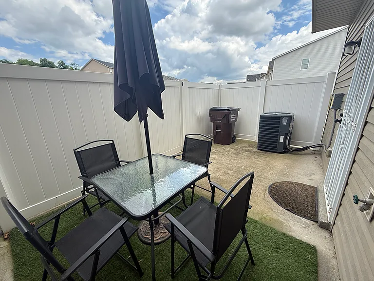 1567 Sprucedale Dr — Photo 29
