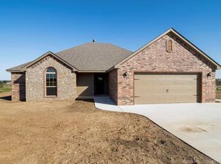 19217 S Coyote Dr, Claremore, OK 74019