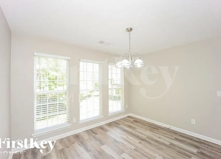 205 McIntosh Ct — Photo 4