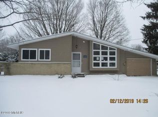 112 Pinecrest Rd, Whitehall, MI 49461